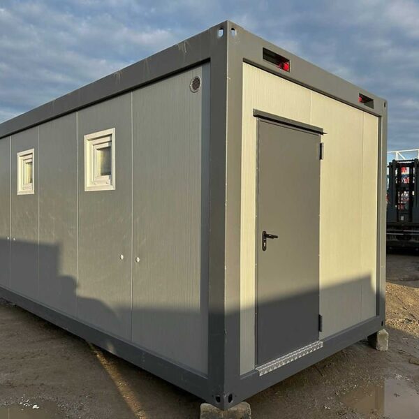 Contentor sanitário 3×6 – 6 duches, 2 lavatórios, esquentador de 300 litros